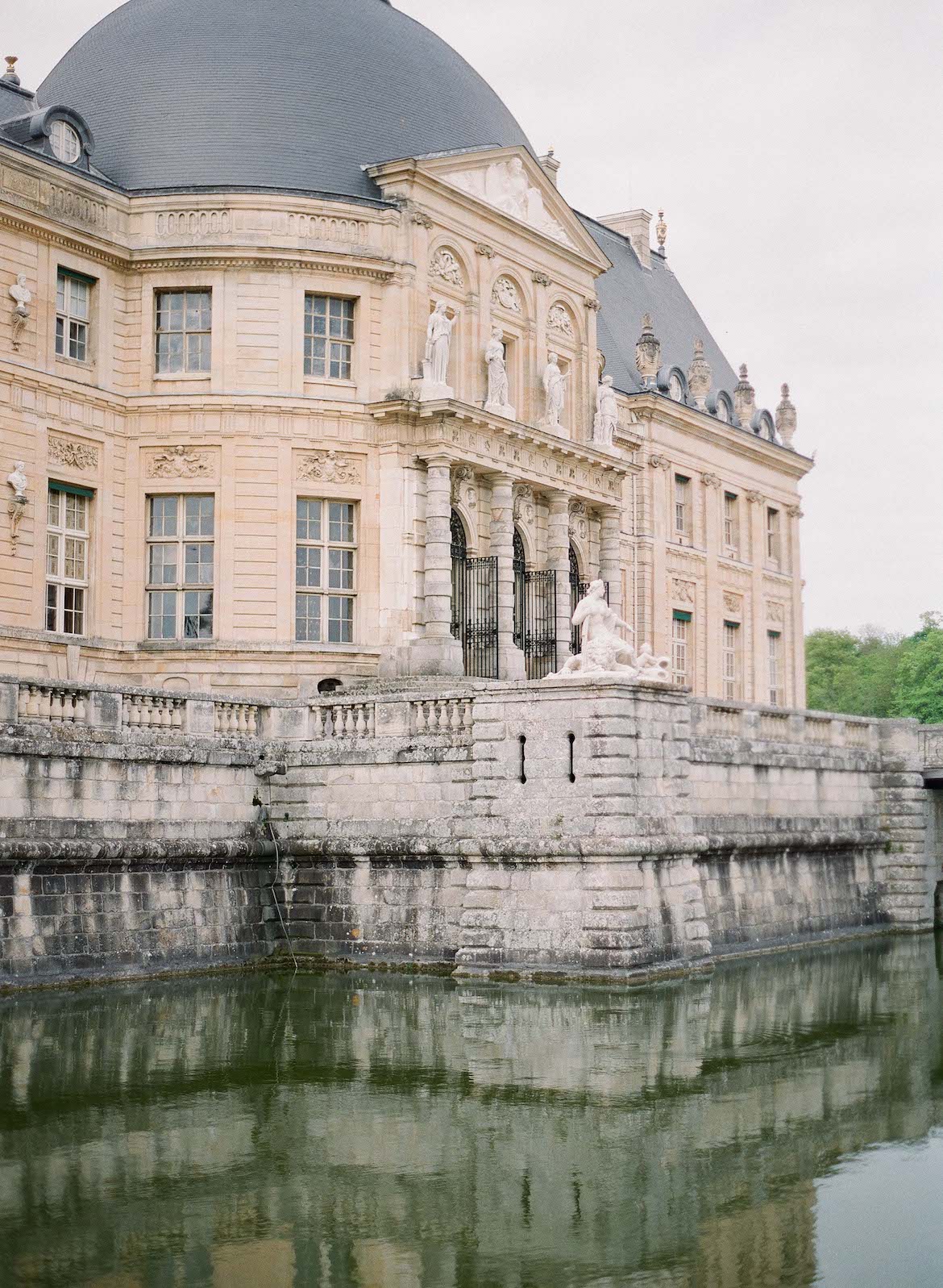 Historic Château Vaux le Vicomte luxury wedding planned by Fête in France