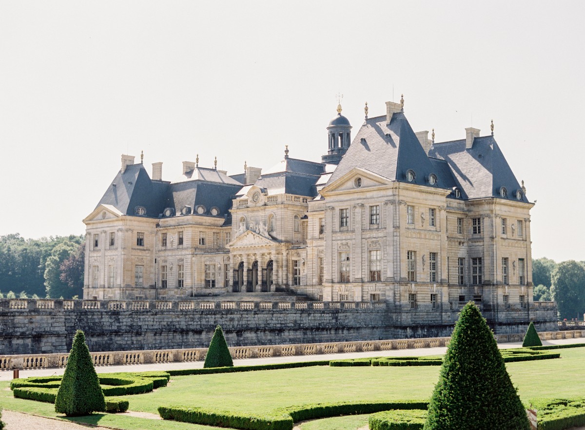 Spectacular château near Paris with wedding planner Fête in France