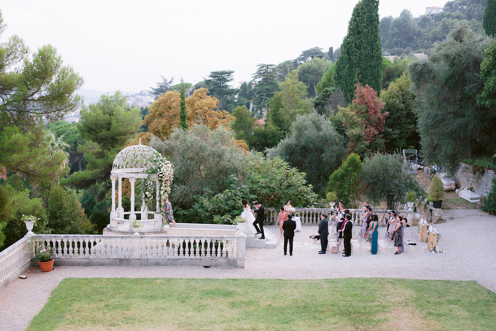 Outdoor wedding ceremony in the South of France planned by Fête in France
